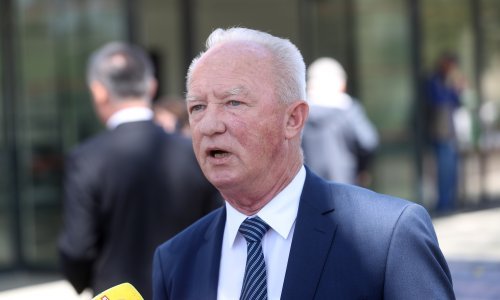 [FOTO/VIDEO] Milanović tvrdi da je Plenković pod prijetnjom deložacije izbacio Habulina iz njegove kolone, Habulin uzvraća: 'Nitko me nije ucijenio!'