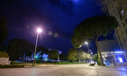 Užas u Zadru: Nekoliko napadača nasred frekventne ulice prebilo maloljetnika, u igri bio i bokser