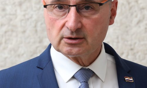 Grlić Radman u Janjevu obećao pomoć kosovskim Hrvatima, smatra da bi trebali biti i u ustavu