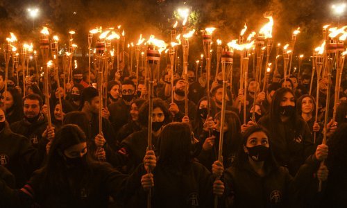 Erevan: Oko 10.000 ljudi komemoriralo žrtve masakra nad Armencima