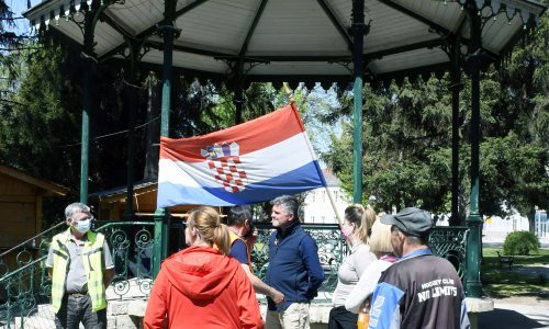 [FOTO] Krik s Banovine: Gdje su završile milijunske novčane donacije koje nisu došle do stradalih građana?