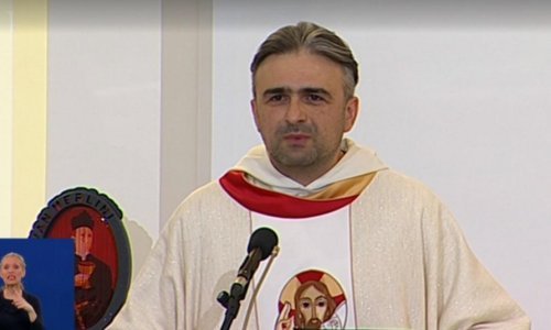 Uživo na HTV-u: Svećenik na misi davao upute za izbore, spominjao ‘bradate sveštenike opasnih namjera‘