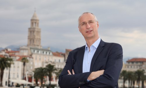 Fizičar koji se iz svemira spustio u političku arenu: Prednosti je dobro istaknuo, a mane vješto sakrio. Kako se Ivica Puljak uspeo do finala borbe za čelo Splita?