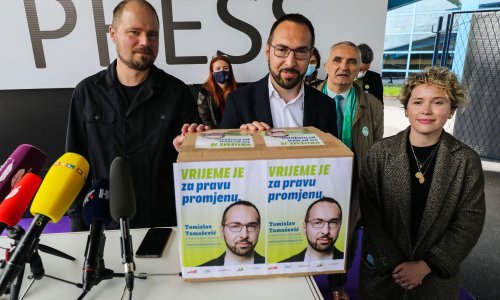 [FOTO] Tomašević predao kandidacijske liste uz više od 20.000 potpisa: 'Ovo su povijesni izbori'