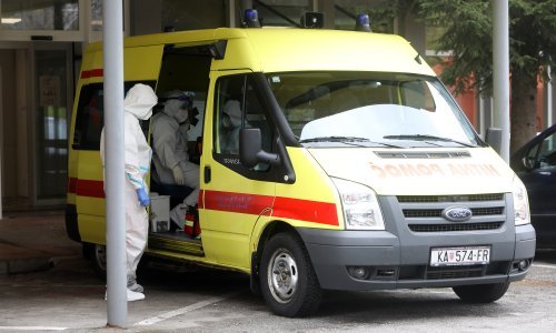 Muškarac pored Splita prijetio djelatnicima Hitne medicinske pomoći i oštetio im vozilo