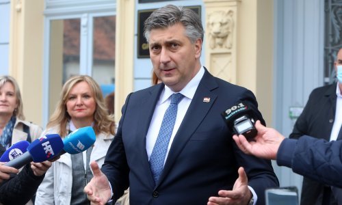 Plenković: Milanović se na izborima predstavlja da je normalan, a to je upitno. Ako mu je teško, neka pati