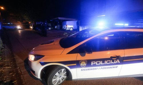 U Paragu došlo do opće makljaže; potukli se pijani muškarci; priključili im se građani pa nasrnuli na policiju, radio i suzavac