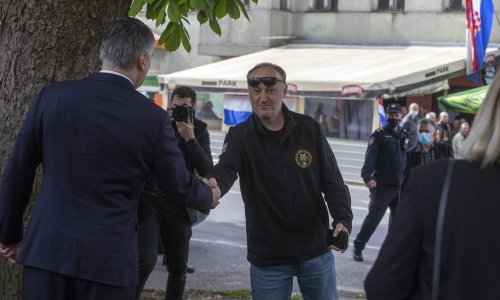 [VIDEO] Branitelj koji je ponudio predsjedniku 100 kuna: Tragično da je Milanović jedini pješice prošao među nama, za razliku od ostalih domoljuba koji su bili u blindiranim vozilima