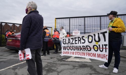 Otkazan derbi Manchester Uniteda i Liverpoola; navijači napravili velike nerede na Old Traffordu, a otkriveno je i zašto su provalili na stadion i tukli policiju