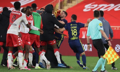 [VIDEO/FOTO] Pogledajte totalni kaos i masovnu tučnjavu igrača po svršetku utakmice Monaca i Lyona; bila je to prava makljaža...