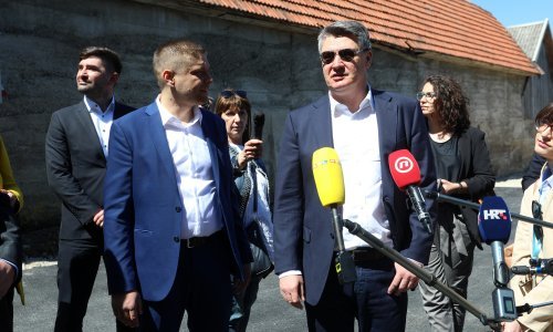 'Nisam mogao riješiti spomenik Šoškočaninu jer su Plenkovićevi u Vukovaru razbijali dvojezične ploče. Neka on to makne'