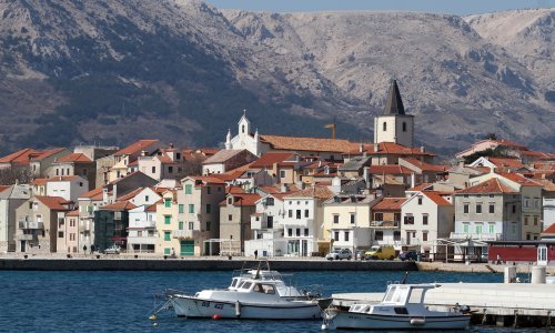 Nepoznati vandali na nepristupačnom terenu na Krku oštetili instalaciju 'Kapi'