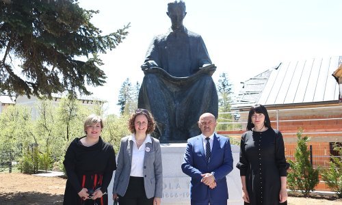 Skulptura Nikole Tesle, rad kipara Frane Kršinića, ponovno je, nakon gotovo 30 godina, postavljena u Gospiću