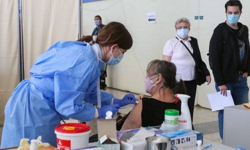 Najviše ljudi u Hrvatskoj primilo Pfizerovo cjepivo; cijepljeno tek 54 posto starijih od 70 godina