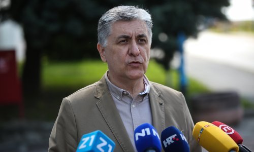 [FOTO] Neželjeni SMS-ovi, objave na mrežama, 'velika nervoza'... Iz DIP-a otkrili kako protječe izborna nedjelja