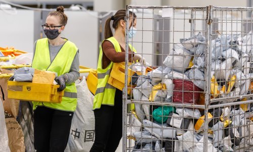 Primijetili ste da je od 1. svibnja porasla cijena slanja paketa? Provjerili smo u Hrvatskoj pošti o čemu se točno radi