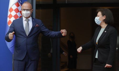 Grlić Radman u Prištini: Hrvatska donira Kosovu 10.000 doza cjepiva