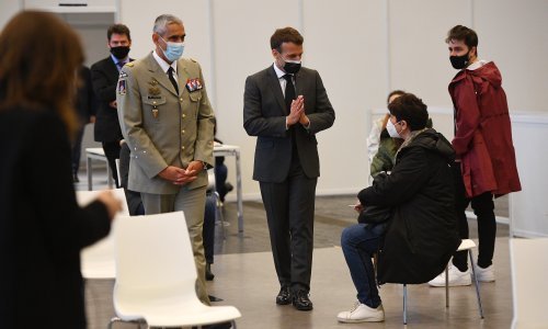 Macron na otvorenju prvog velikog 'vakcindroma' u Parizu: Moramo cjepivo učiniti svjetskim javnim dobrom