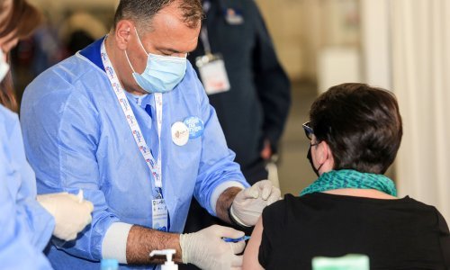 Beroš: U Hrvatskoj 880.000 osoba cijepljeno barem jednom dozom