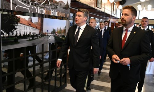 [VIDEO/FOTO] Milanović u Đakovu o neradnoj nedjelji: To je predizborna finta