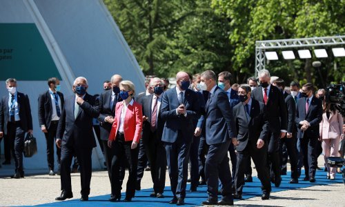 [FOTO] Europski lideri u Portu potpisali dokument koji će kontrolirati provedbu 20 načela: Pravednije plaće, ravnopravnost muškaraca i žena pri zapošljavanju...