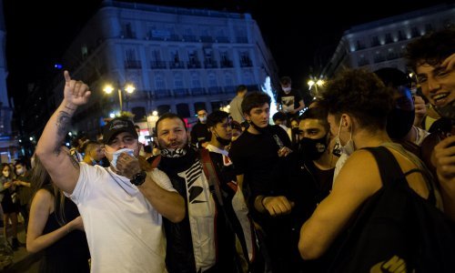 [FOTO] Španjolci pohrlili na ulice i u kafiće; ukinuto im izvanredno stanje nakon pola godine