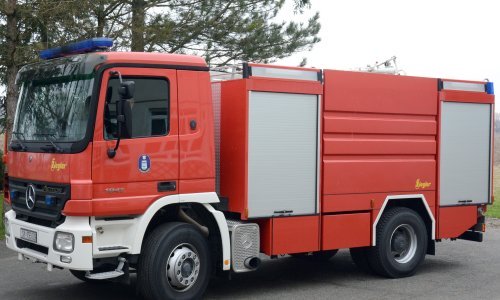 Požar u Zagrebu, vatrogasci preko ljestava spasili tri osobe