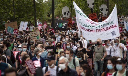 Deseci tisuća ljudi na ulicama Pariza Macronu pokazali zube: 'Nisam ovamo došla spašavati planet i tri kornjače, već čovječanstvo'