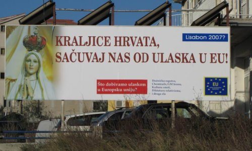 Plakat kod Splita postavio vjernik i pobornik teorije zavjere