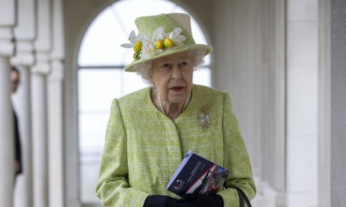 Kako bi prevladala golemu tugu zbog smrti voljenog supruga, kraljica Elizabeta II povest će se za primjerom svoje prabake, kraljice Viktorije, i napustiti Windsor