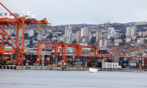 Izvoz u prva četiri mjeseca porastao za 19,9, a uvoz za 13,5 posto, manjak prebacio 22 milijarde kuna