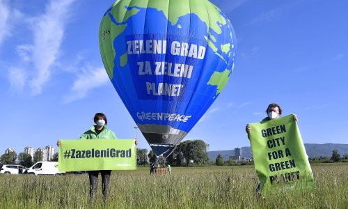 Greenpeace u Zagrebu podigao 27-metarski balon u sklopu kampanje #ZazeleniGrad