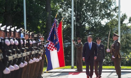 [FOTO/VIDEO] Milanović odlikovao pripadnike "Gromova" u prigodi 30. obljetnice osnutka brigade