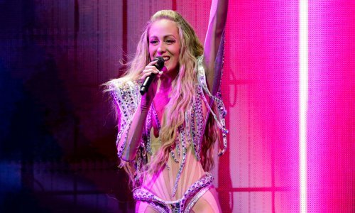 Nakon fotke u vrućim hlačicama, Albina pozirala u bikiniju; obožavatelj joj poručio: 'Kao da je morska vila...'