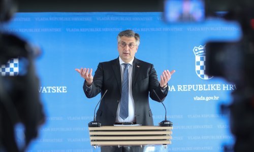 Plenković Milanovića nazvao prevarantom, kazao što misli o Jandrokovićevoj objavi fotografije u kupaćim gaćicama, pa još jednom poručio predsjedniku: Vlada nije krava!