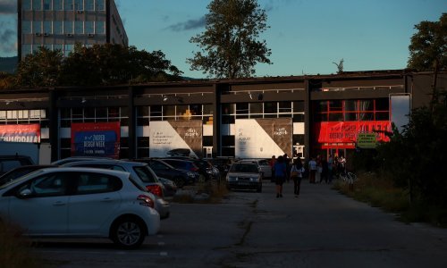 Putujući program glazbe i filmskih uspješnica na parkiralištu iza Tehničkog muzeja