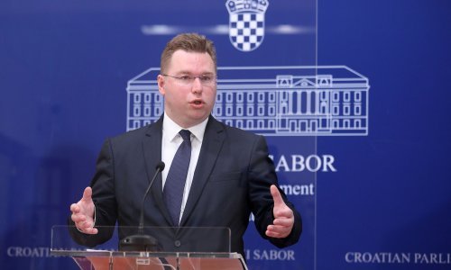 Povjerenstvo kaznilo bivšeg ministra Pavića s 5000 kuna zbog kupovanja darova