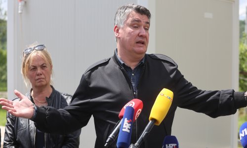 [FOTO] Milanović o otvaranju granica za izbore: Ako imate stranačku feštu na riječkom Korzu, može doći pola Crne Gore. Ako ne, onda ništa