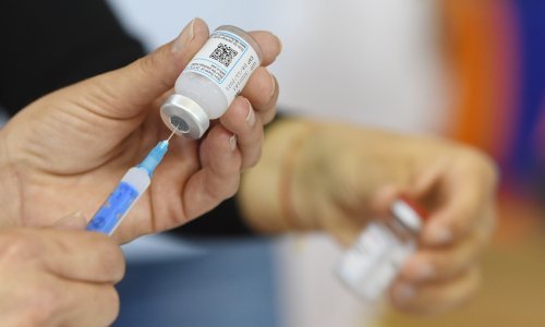 Francuska ima dvadeset milijuna cijepljenih prvom dozom