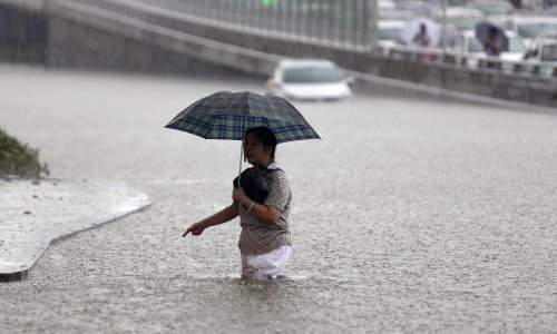 Jedna osoba poginula, više od 60 ozlijeđeno u tornadu u Wuhanu i Shengzeu