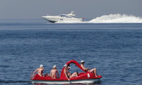 Bura odnijela kajak s Francuzima, spašeno 16 osoba sa četiri pedaline