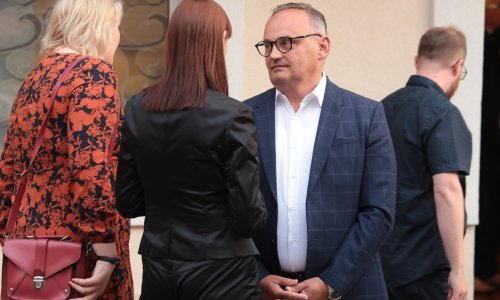 [FOTO/VIDEO] U Osijeku vodi HDZ-ov Ivan Radić, Mlinarević iz Domovinskog pokreta izazivač je u drugom krugu: 'Računam na lijeve i desne, računam na sve'