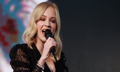 Jelena Rozga zadivila u glamuroznoj haljini koja joj je pristajala kao salivena