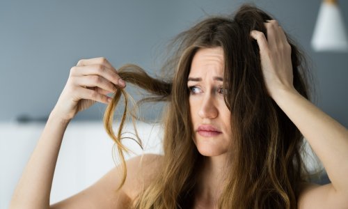 Postoji rješenje: Evo kako se riješiti ispucalih vrhova kose bez odlaska frizeru