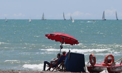 Italija skraćuje policijski sat i ublažava druge restrikcije
