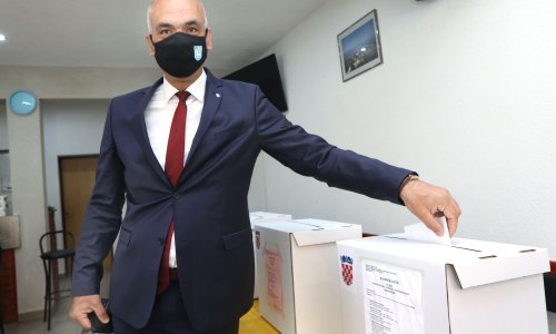 Pala je prva odluka Mosta i DP-a u Šibeniku; formirali Klub vijećnika u Županijskoj skupštini, podržavaju Marka Jelića u drugom krugu