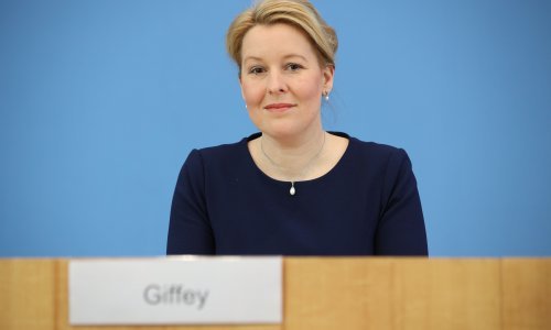 Njemačka ministrica obitelji podnijela ostavku zbog plagiranja doktorata