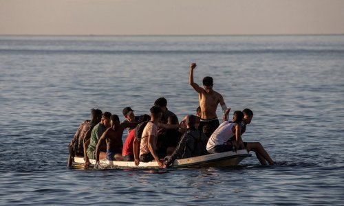 Čamac s migrantima prevrnuo se blizu Lampeduse, petero se utopilo