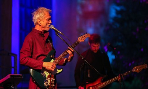 [FOTO] Pogledajte atmosferu s koncerta Rundeka i Ekipe u dvorištu Akademije likovnih umjetnosti