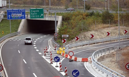 Nesreća na autocesti kod Rijeke, ozlijeđen motociklist. Odvojak za Krk zatvoren za promet